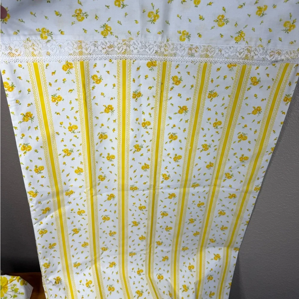 Vintage Yellow and White Pillow Cases‎
